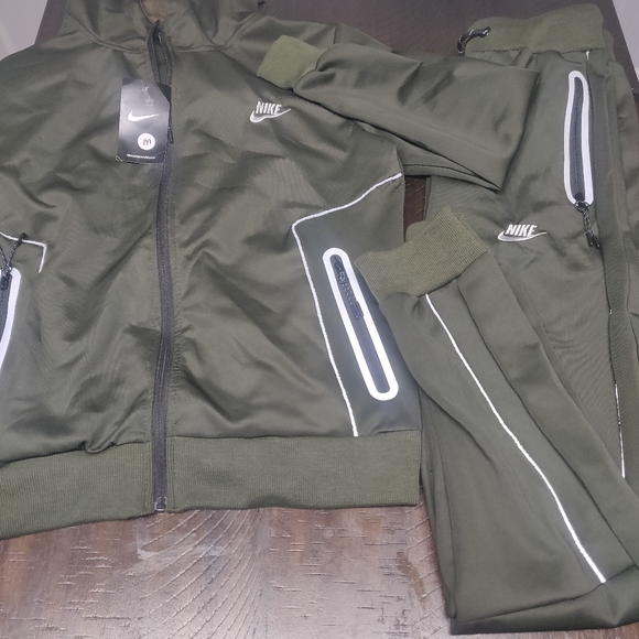 Hoodie+ pants matching Nike jogger sets in multiple sizes and colors - Picture 3 of 7